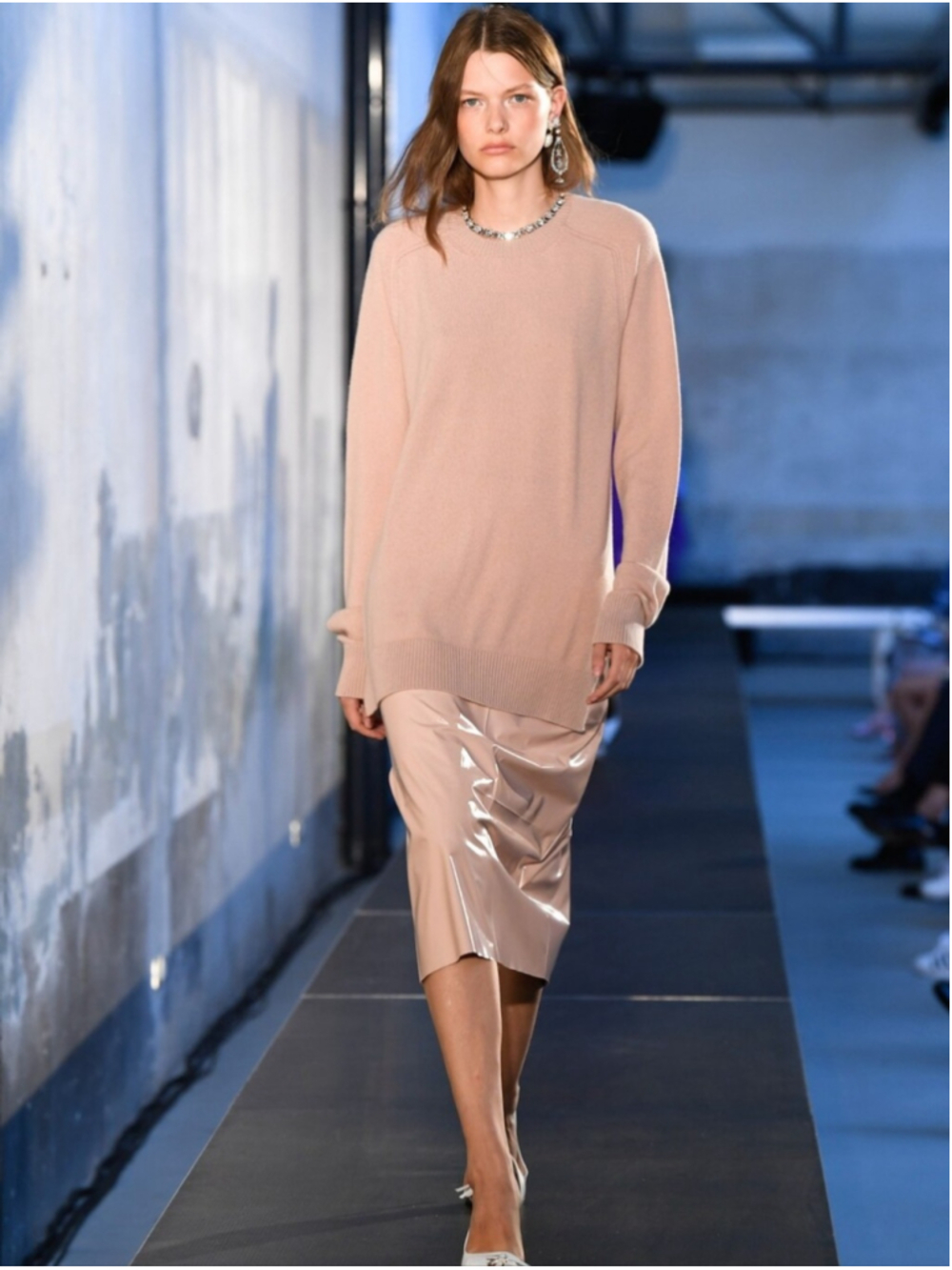 N°21 Alessandro Dell'Acqua Runway SS21 Pink Oversized Open-Back Cashmere Sweater